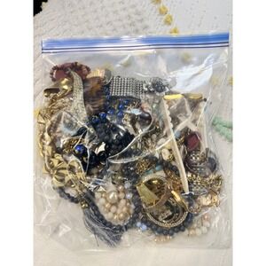 Vintage Fashion Jewelry Lot 1lb 13.8oz Gold Tone Chains Beaded Necklaces Watches